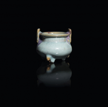 罗芙奥| 《元／明早期钧窑天蓝釉紫斑三足炉》 罗芙奥香港2013
