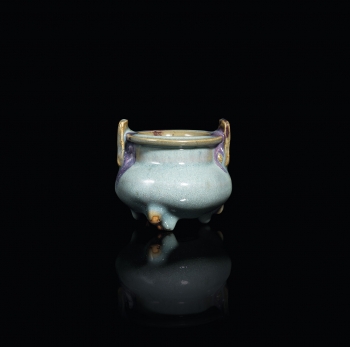 罗芙奥| 《元／明早期钧窑天蓝釉紫斑三足炉》 罗芙奥香港2013